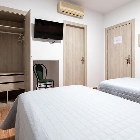 Hostal Vinuela San Pedro de Merida エクステリア 写真