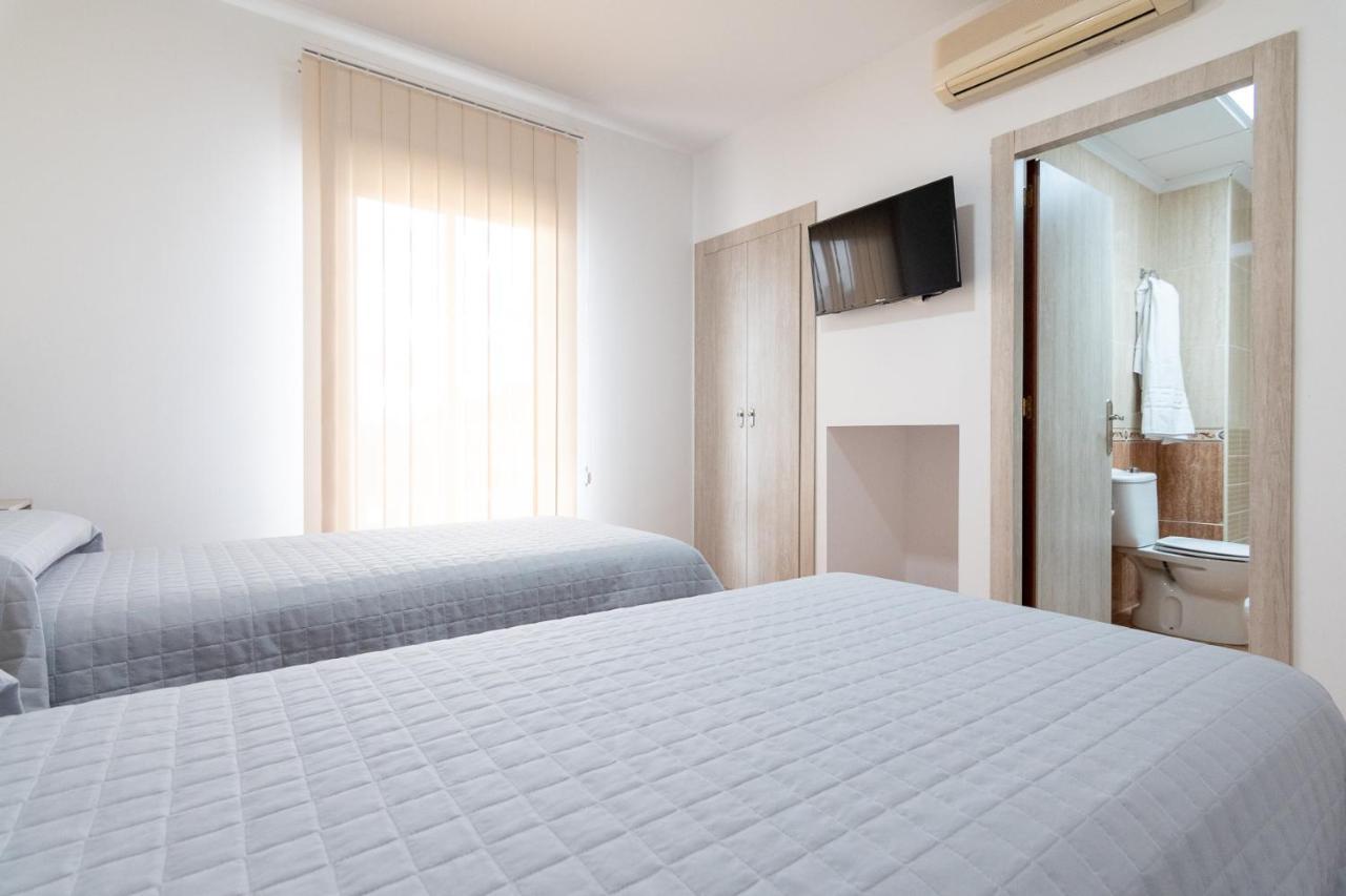 Hostal Vinuela San Pedro de Merida エクステリア 写真