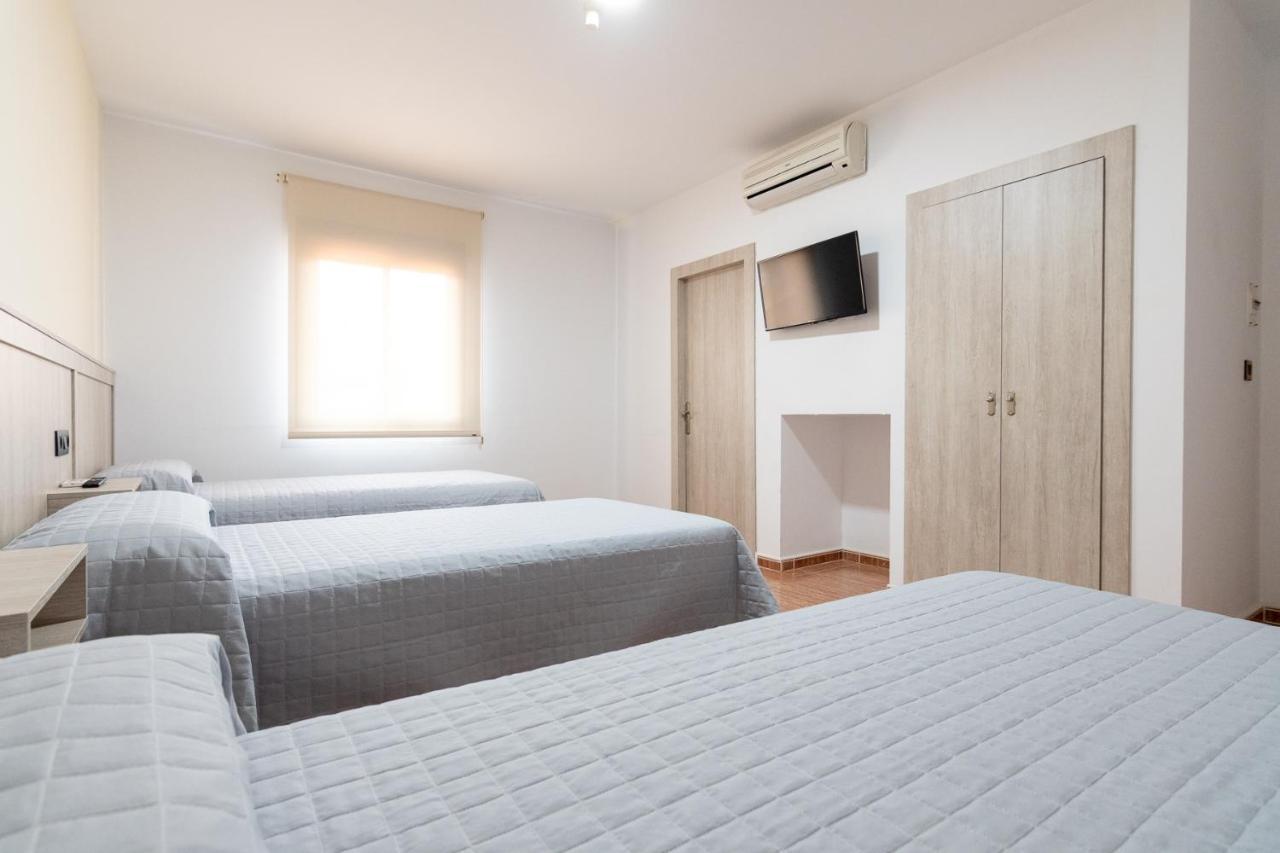 Hostal Vinuela San Pedro de Merida エクステリア 写真