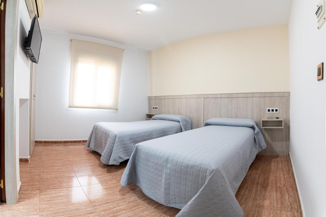 Hostal Vinuela San Pedro de Merida エクステリア 写真