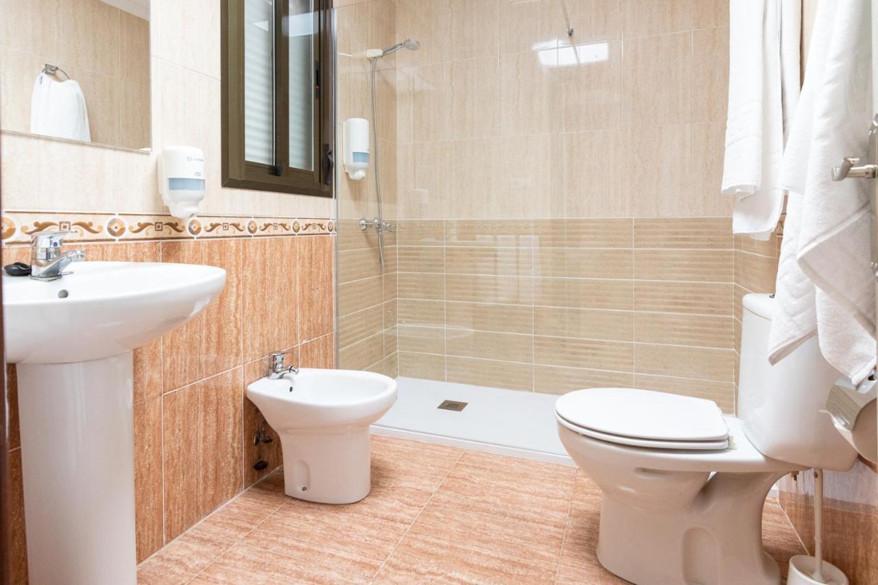 Hostal Vinuela San Pedro de Merida エクステリア 写真