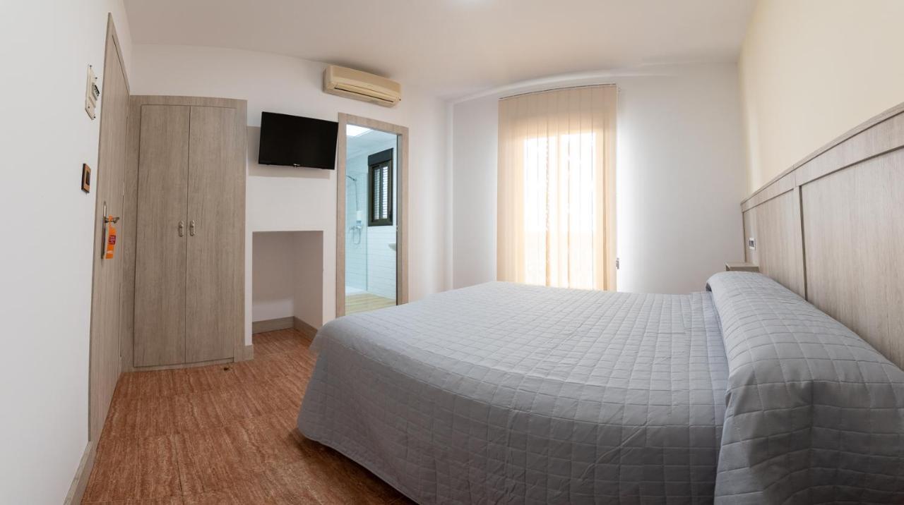 Hostal Vinuela San Pedro de Merida エクステリア 写真
