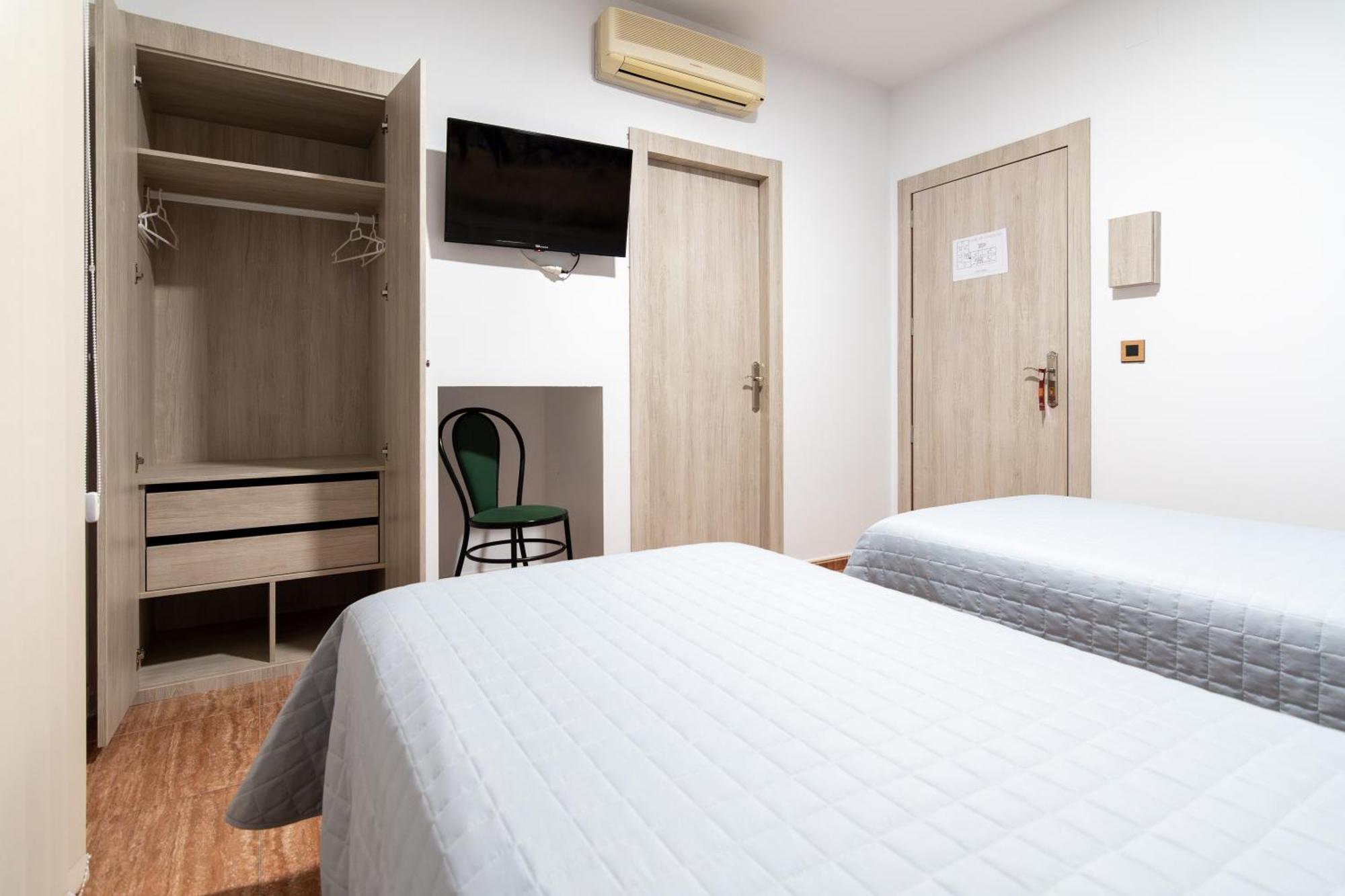 Hostal Vinuela San Pedro de Merida エクステリア 写真